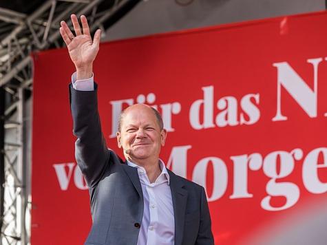 Bundeskanzler Olaf Scholz auf einer Podiumsveranstaltung