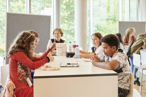Kinder bei einem Workshop im Rahmen des Forum Bildung Digitalisierung