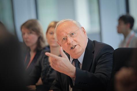 Lafontaine beim Studierendenkonferenz &raquo;Krise.Bildung.Zukunft.&laquo; am 11. Dezember 2011 in Berlin