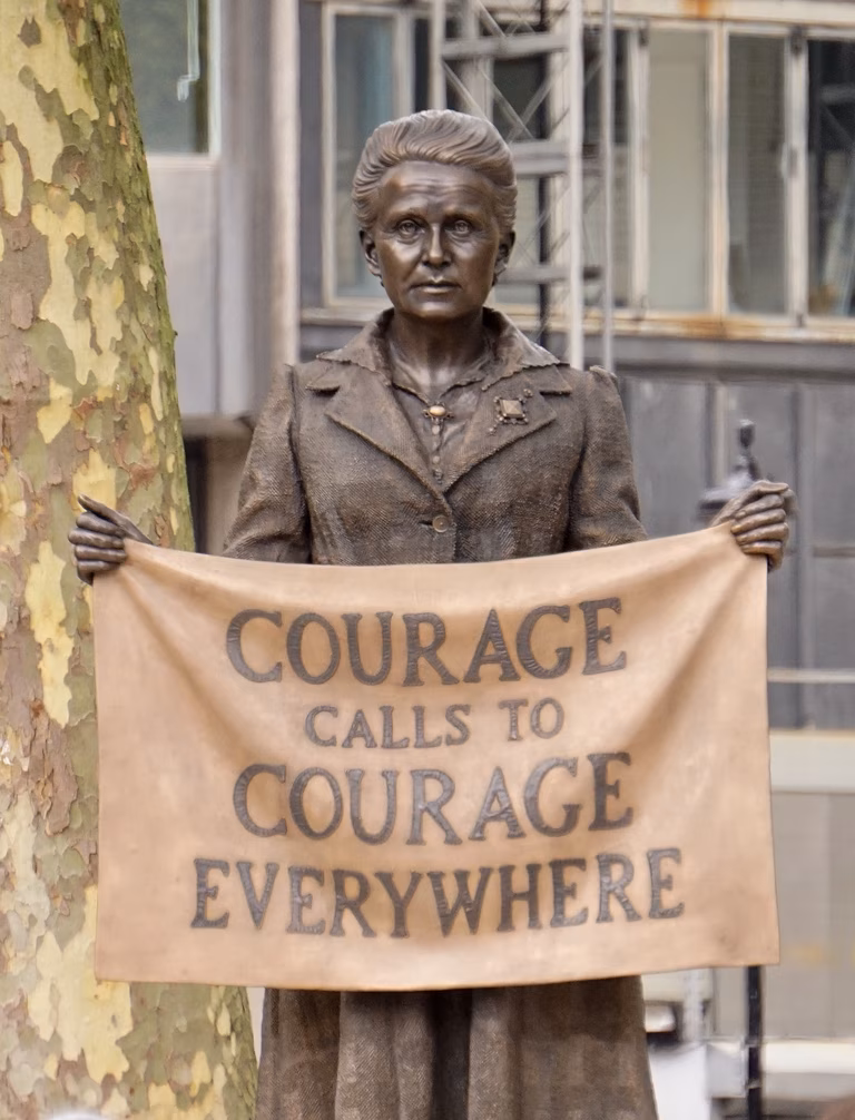 Frauenstatue