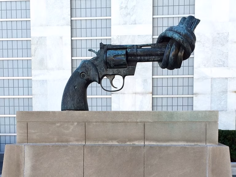 "Non-Violence" (The Knotted Gun) by Carl Fredrik Reutersw&auml;rd at the United Nations Headquarters