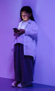 M&auml;dchen mit Handy 