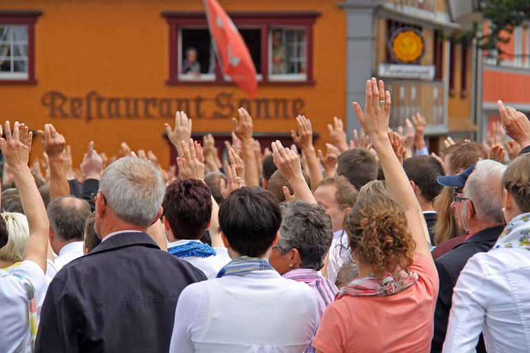 Eine Abstimmung der Landsgemeinde Appenzell 2012