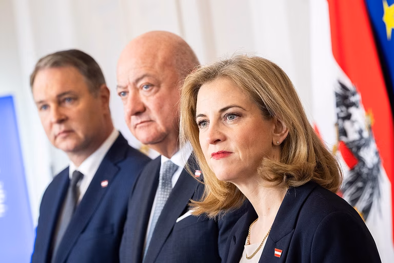 Am 18. M&auml;rz 2025 nahm Au&szlig;enministerin Beate Meinl-Reisinger an der Regierungsklausur im Bundeskanzleramt in Wien teil.
