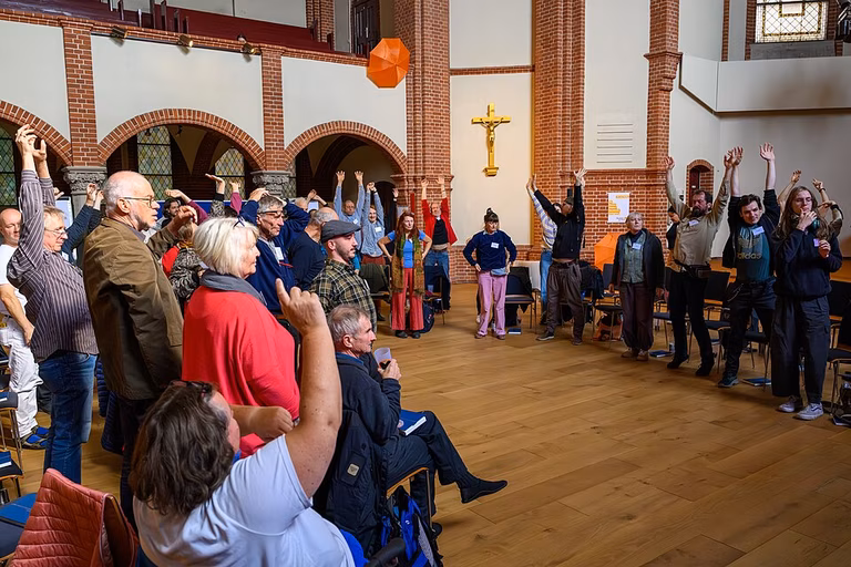 Parlament der Menschen: B&uuml;rgerrat der Neuen Generation, Reformationskirche Wiclefstra&szlig;e, Berlin, 03.10.2025